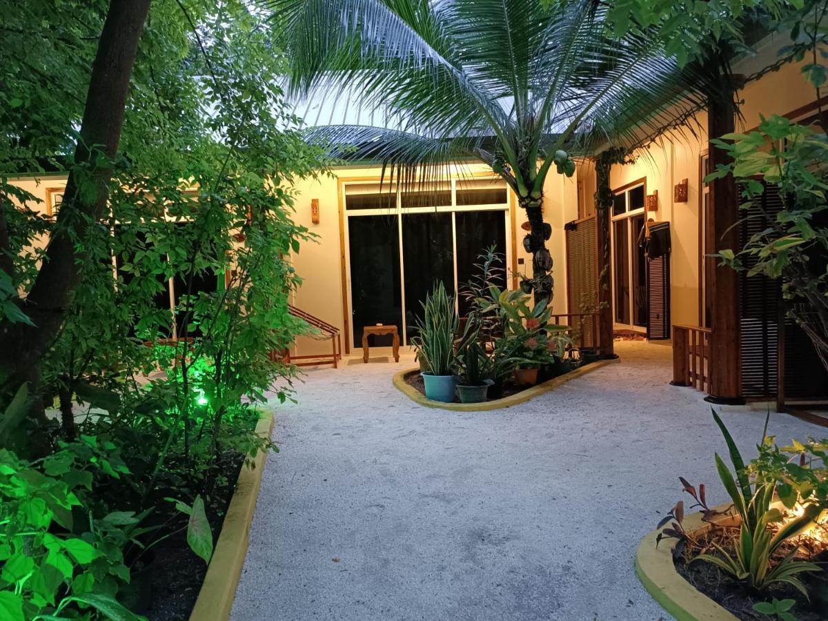Manta Dhangethi Екстериор снимка